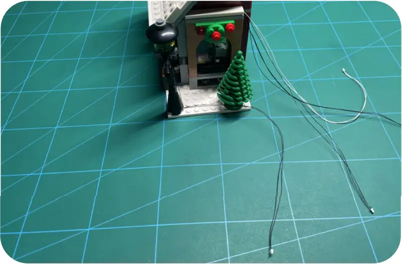 GAME OF BRICKS Light Kit for Winter Village Bakery Step 4_I