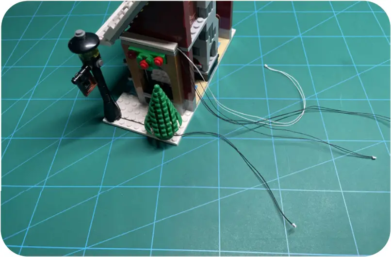 GAME OF BRICKS Light Kit for Winter Village Bakery Step 4_J