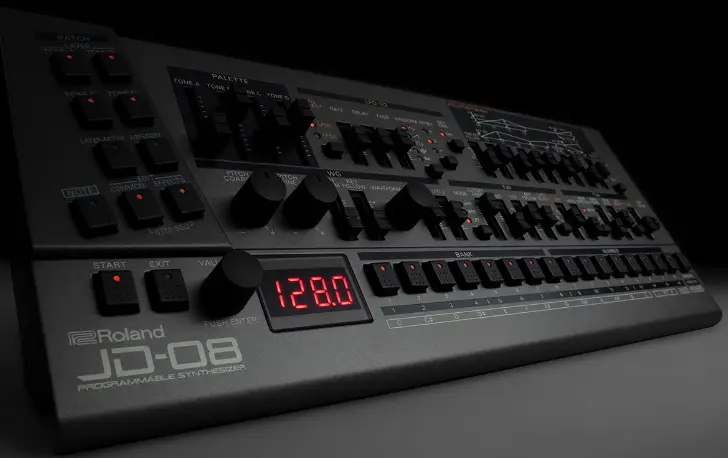 Roland-JD-08-compact-Synthesizer-Module