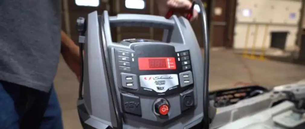 Traveller 1554574 1200 Amp Power Station Owner's Manual