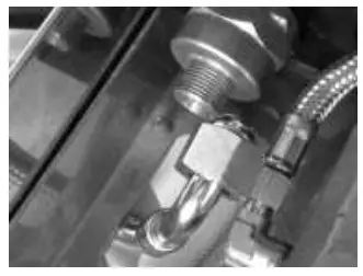 Connecting the metal hose