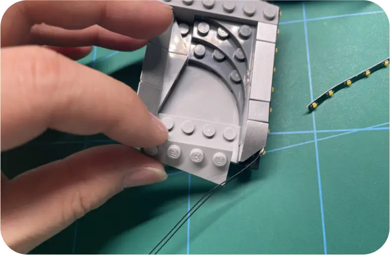 GAME OF BRICKS Light Kit for The Mandalorian Helmet Step 1_H