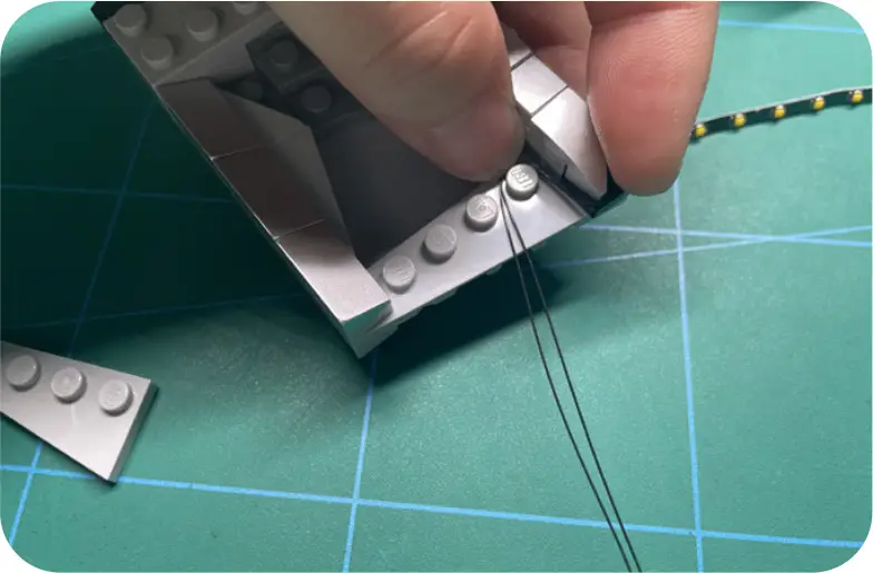 GAME OF BRICKS Light Kit for The Mandalorian Helmet Step 1_I