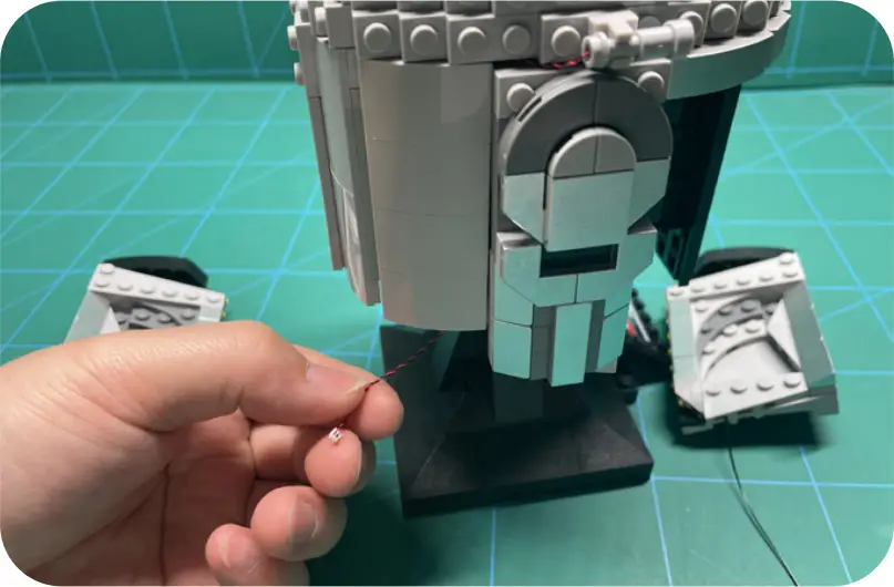 GAME OF BRICKS Light Kit for The Mandalorian Helmet Step 2_H