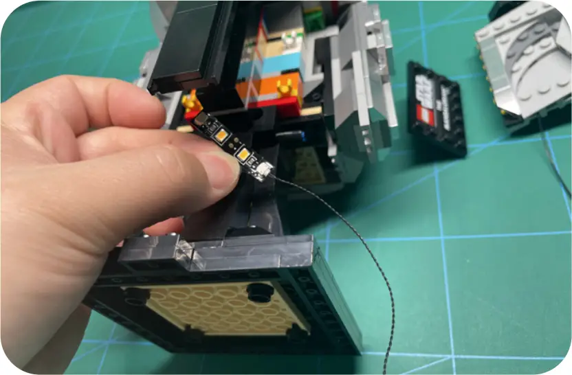 GAME OF BRICKS Light Kit for The Mandalorian Helmet Step 3_D