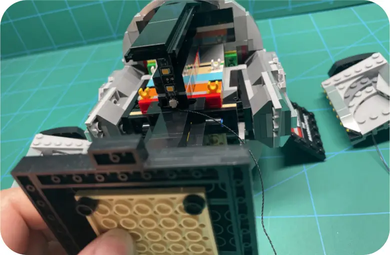 GAME OF BRICKS Light Kit for The Mandalorian Helmet Step 3_E