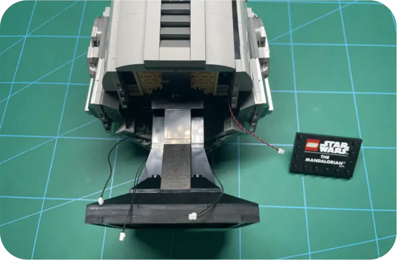 GAME OF BRICKS Light Kit for The Mandalorian Helmet Step 3_H