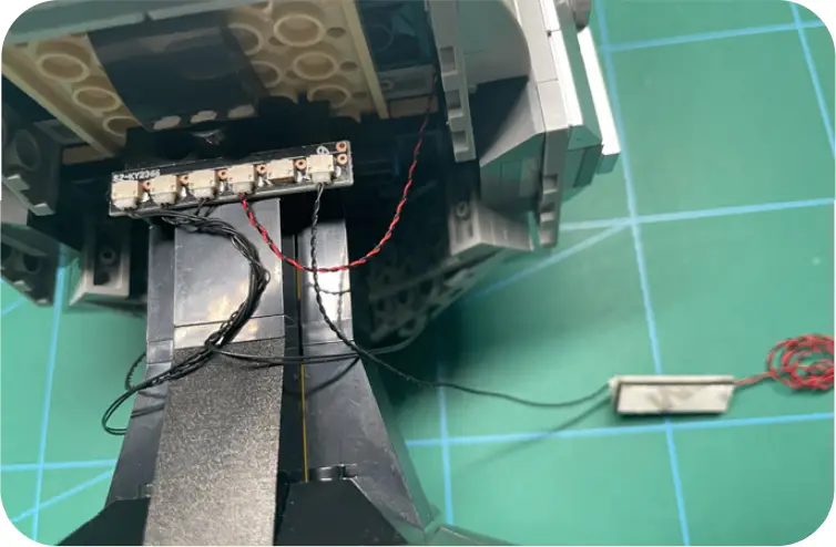 GAME OF BRICKS Light Kit for The Mandalorian Helmet Step 5_E