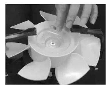 VENTA AIRWASHER User Manual - Place the rubber coupling into the locking ring