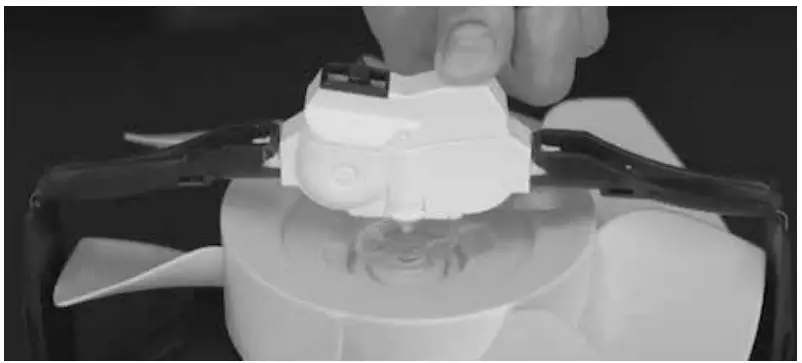 VENTA AIRWASHER User Manual - push it up into the gear until it fits tight
