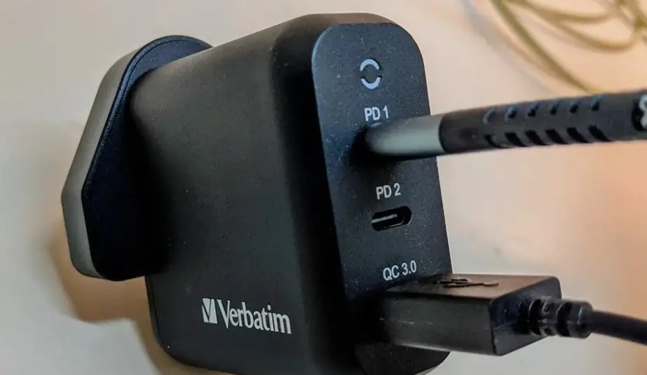 Verbatim Vapuc115 3 Port 65w Pd And Qc 3.0 Gan Charger User Manual Verbatim Vapuc115 3 Port 65w Pd And Qc 3.0 Gan Charger User Manual