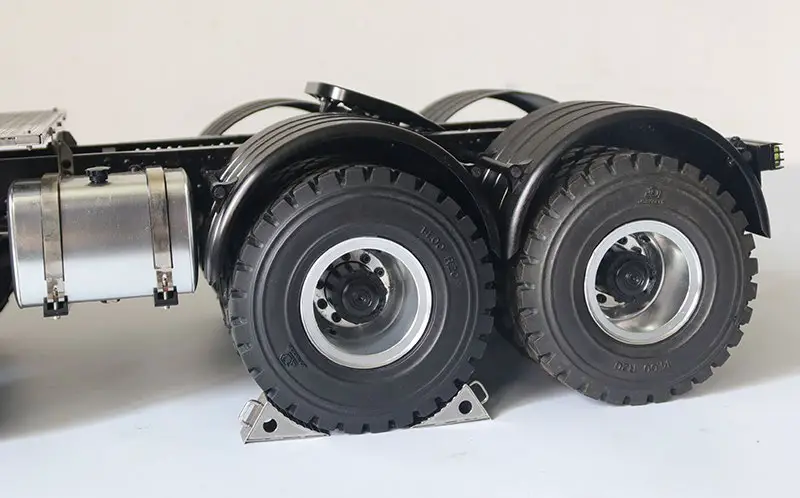 AMEWi 22551 RC Heavy Haul Truck - INSTALL BAUMPER 18