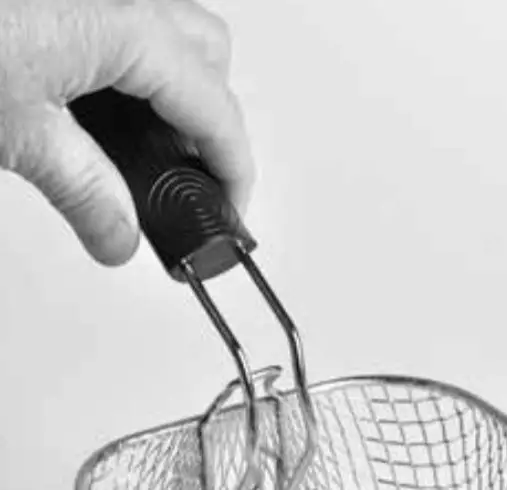 LAKELAND 26774 COMPACT DEEP FAT FRYER - ATTACHING 1