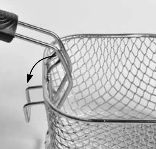 LAKELAND 26774 COMPACT DEEP FAT FRYER - ATTACHING3