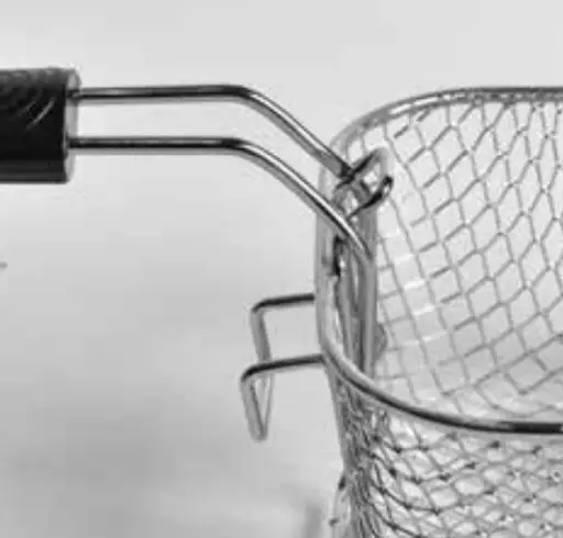 LAKELAND 26774 COMPACT DEEP FAT FRYER - ATTACHING4