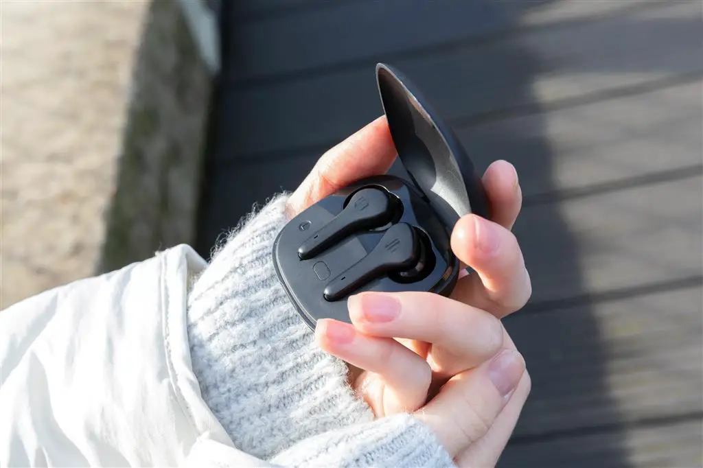 Urban Vitamin P329.73x Byron Enc Earbuds User Manual