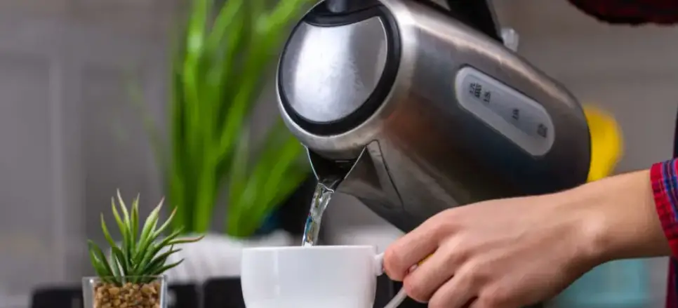 Menuett 008384 Electric Kettle Instruction Manual Menuett 008384 Electric Kettle Instruction Manual