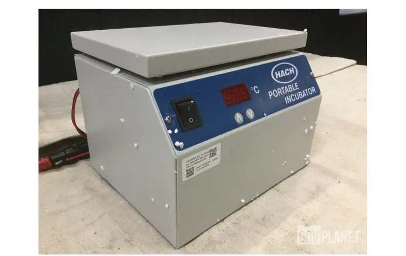 Hach 80415 Portable Incubator 12 Vdc 30 - 50 °c User Manual Hach 80415 Portable Incubator 12 Vdc 30 - 50 °c User Manual