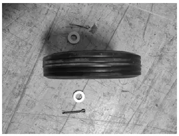 GLOBAL-INDUSTRIAL-320776-5-Gallons-Portable-Sandblaster-FIG-3