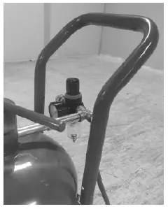 GLOBAL-INDUSTRIAL-320776-5-Gallons-Portable-Sandblaster-FIG-5