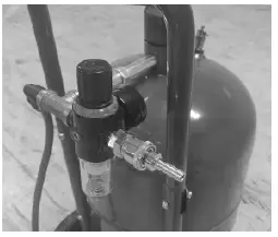 GLOBAL-INDUSTRIAL-320776-5-Gallons-Portable-Sandblaster-FIG-7