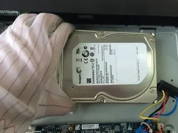 Installing Hard Disk Drive (HDD)