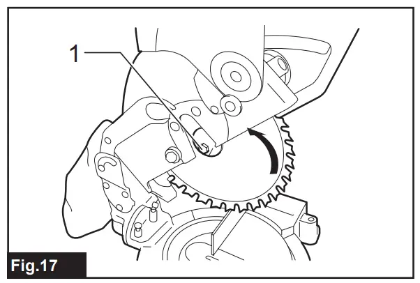 Installing or removing saw blade