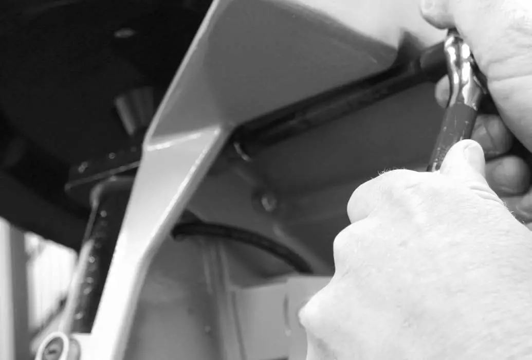 SPORTS ATTACK Crick Attack Cricket Bowling Machine fig 23