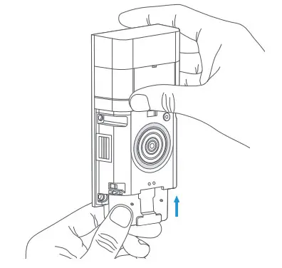 E234741 Video Doorbell 3 with Extra Battery and Ring Assist - Insert the battery
