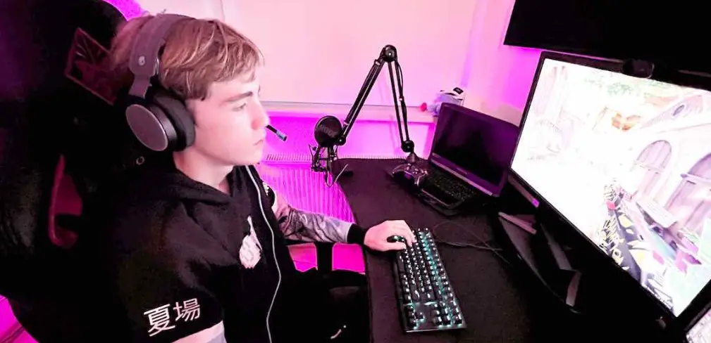 Skullcandy Plyr Wireless Gaming Headphone User Manual Skullcandy Plyr Wireless Gaming Headphone User Manual