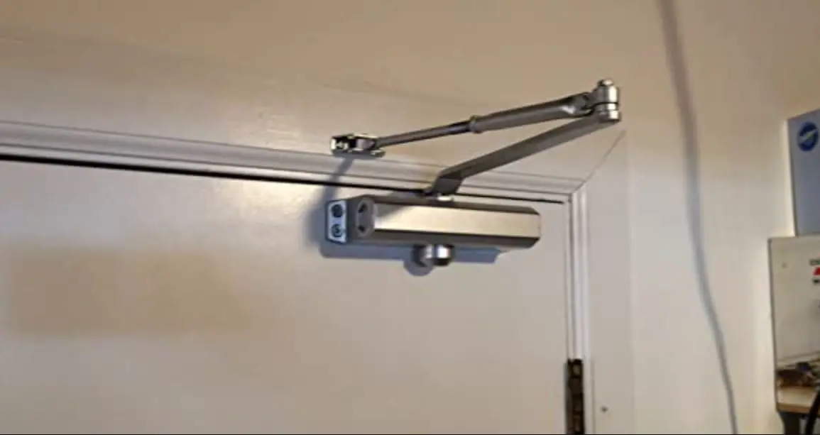 Cal-royal 700 Series Surface Mounted Interior Door Closer Instruction Manual Cal-royal 700 Series Surface Mounted Interior Door Closer Instruction Manual