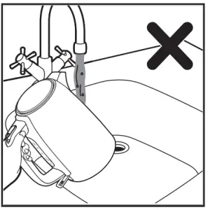 Cleaning the kettle and the base