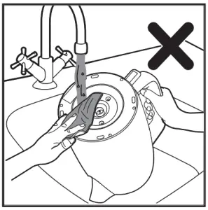 Cleaning the kettle and the base