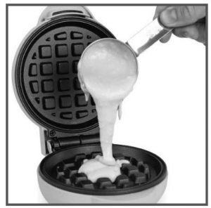 Pour battar on waffle maker