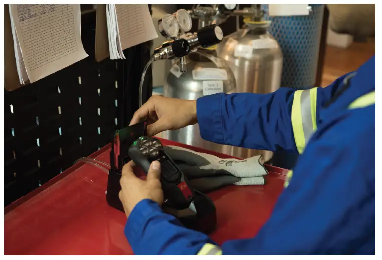 blackline -safety G7- DOCK Bump- Test and -Calibration -Station- FIG 1