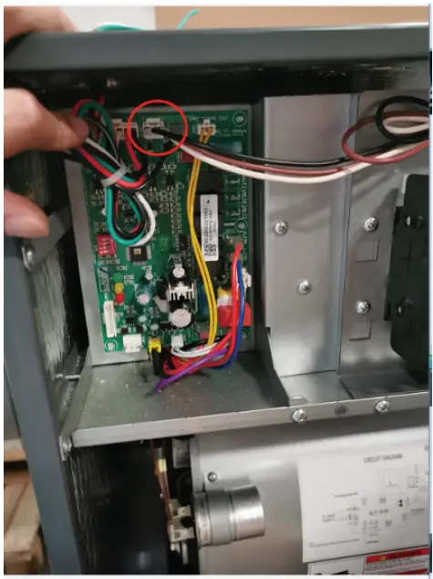 MRCOOL PHK05H Electric Heat Kit Owner's Manual - Insert signal wire into the main electronic control board