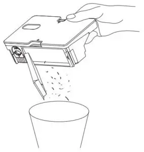 Empty the dust collector