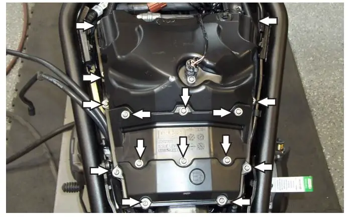 DYNOJET PC6-21034 Power Commander 6 Triumph Tiger 850 Sport 2021-2022 - Remove the seat