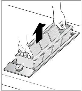 Removing and refitting the metal grease filter