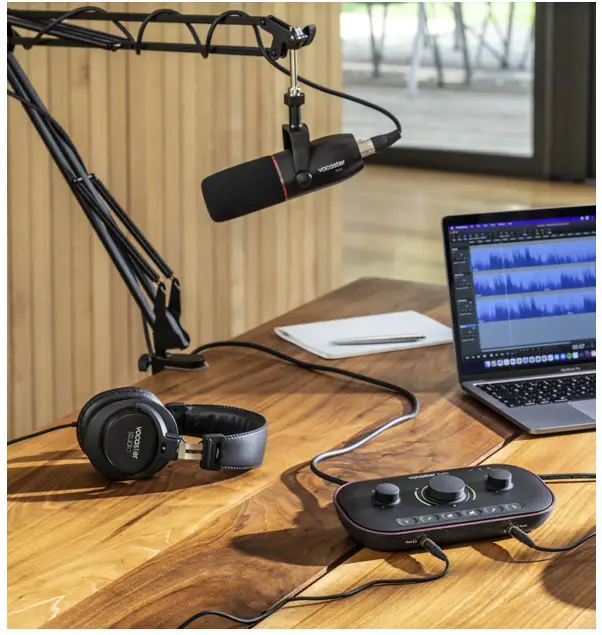 Focusrite 4A742 Vocaster Hub Two USB C Audio Interface - Speaker2