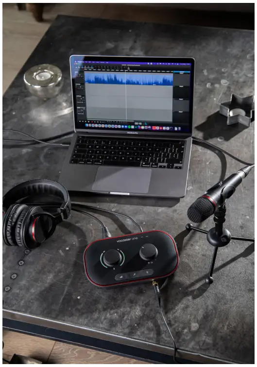 Focusrite 4A742 Vocaster Hub Two USB C Audio Interface - fig