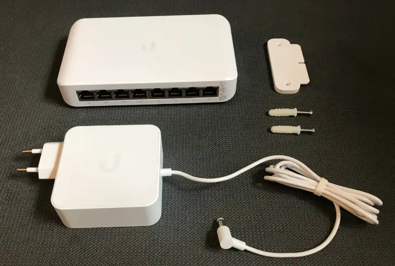 UniFi-Lite-8-PoE-Gigabit-Switch-Installation-prodact-img