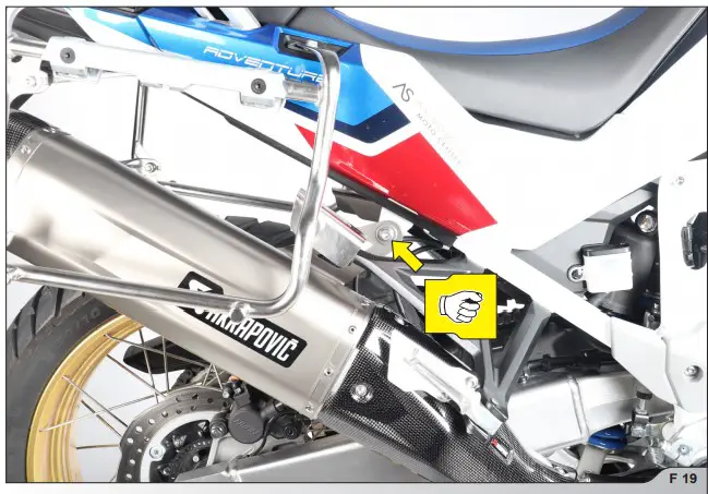 AKRAPOVI Exhaust System Slip-Online f 19