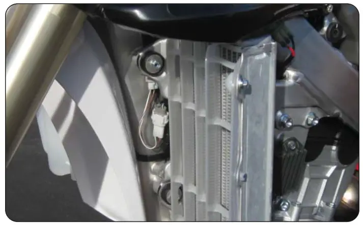 DYNOJET 2010 2013 Yamaha YZ450F Power Commander 6 - Plug the PC6