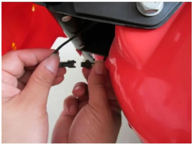 LENOXX 90313 Childrens Electronic Battery Operated Motor Tricycle - Headlight