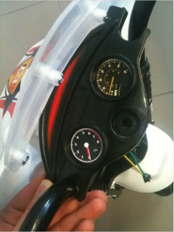 LENOXX 90313 Childrens Electronic Battery Operated Motor Tricycle - plastic gauge