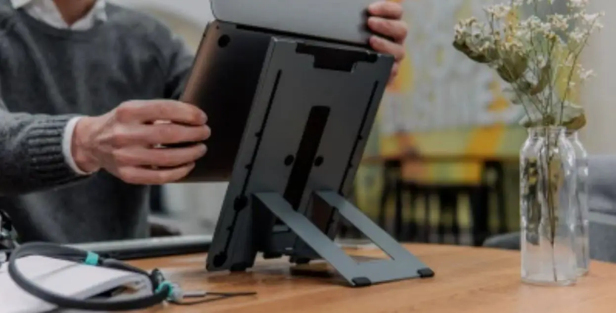 Bakker Elkhuizen Ergo-q Hybrid Pro Laptop Riser Height-adjustable Instruction Manual