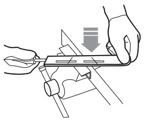 greenworks CSF301 Chainsaw - plate