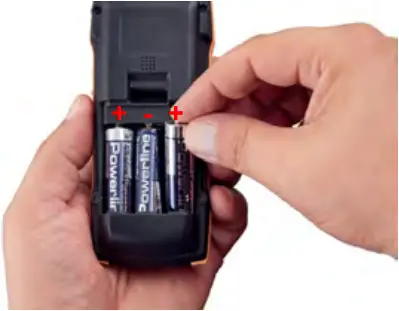 testo 0560 - Insert or replace batteries