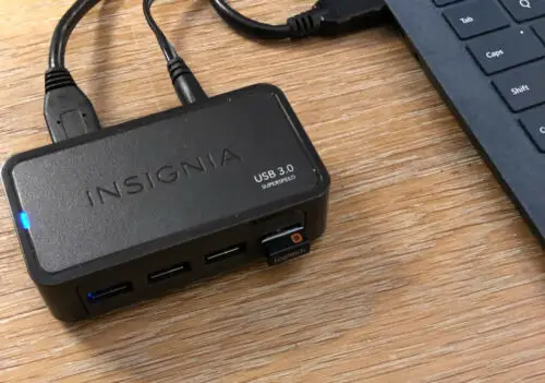 Insignia Ns-ph3a4as 4-port Usb Switch User Guide Insignia Ns-ph3a4as 4-port Usb Switch User Guide
